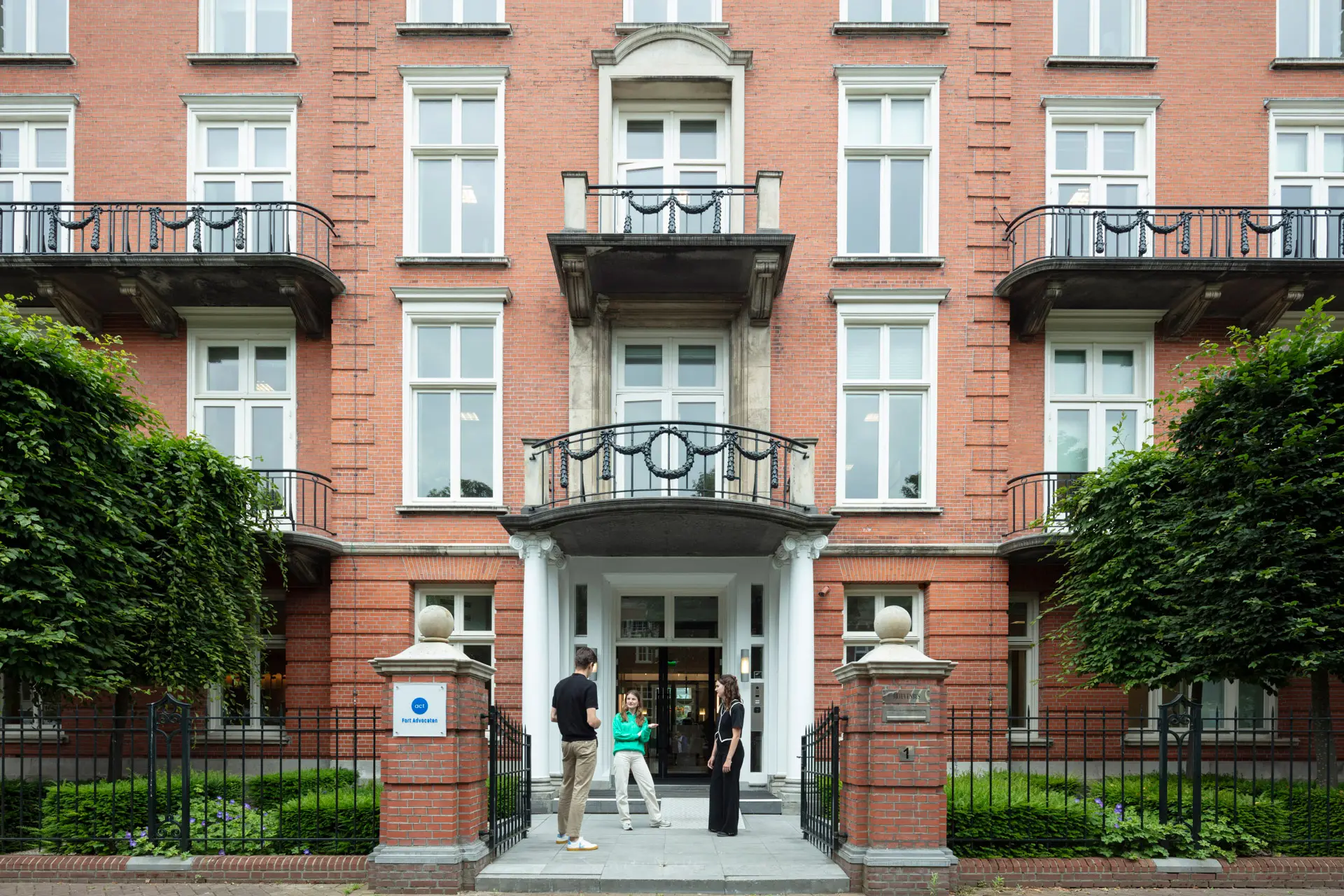 Hotels & Leisure